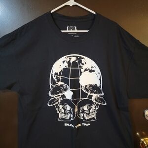 Black Mushroom/Skull Graphic T-Shirt XL